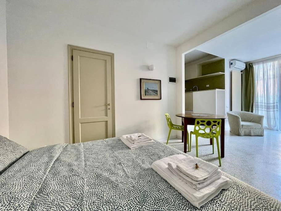 Modern Apartment Navigli Milão Exterior foto