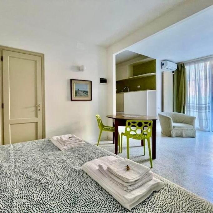 Modern Apartment Navigli Milão Exterior foto